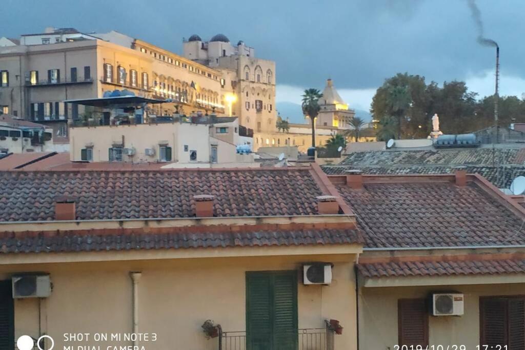 Home Sweet Home Appartamento Ricco Di Comfort Palermo Luaran gambar